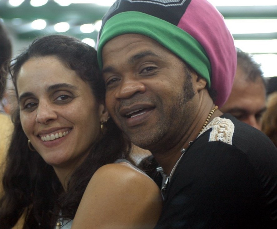 Filha de Chico Buarque abre o coração sobre relação com Carlinhos Brown: “Não casamos no papel”