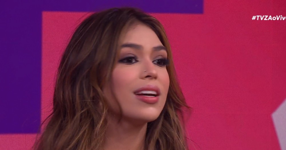 Melody diz que aprendeu a cantar sozinha e comenta relação com Anitta: “Tudo tranquilo”