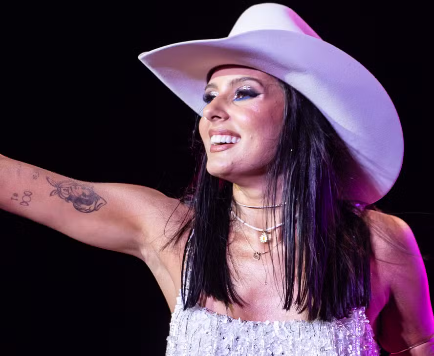 Ana Castela mantém protagonismo no sertanejo e reforça momento histórico da carreira